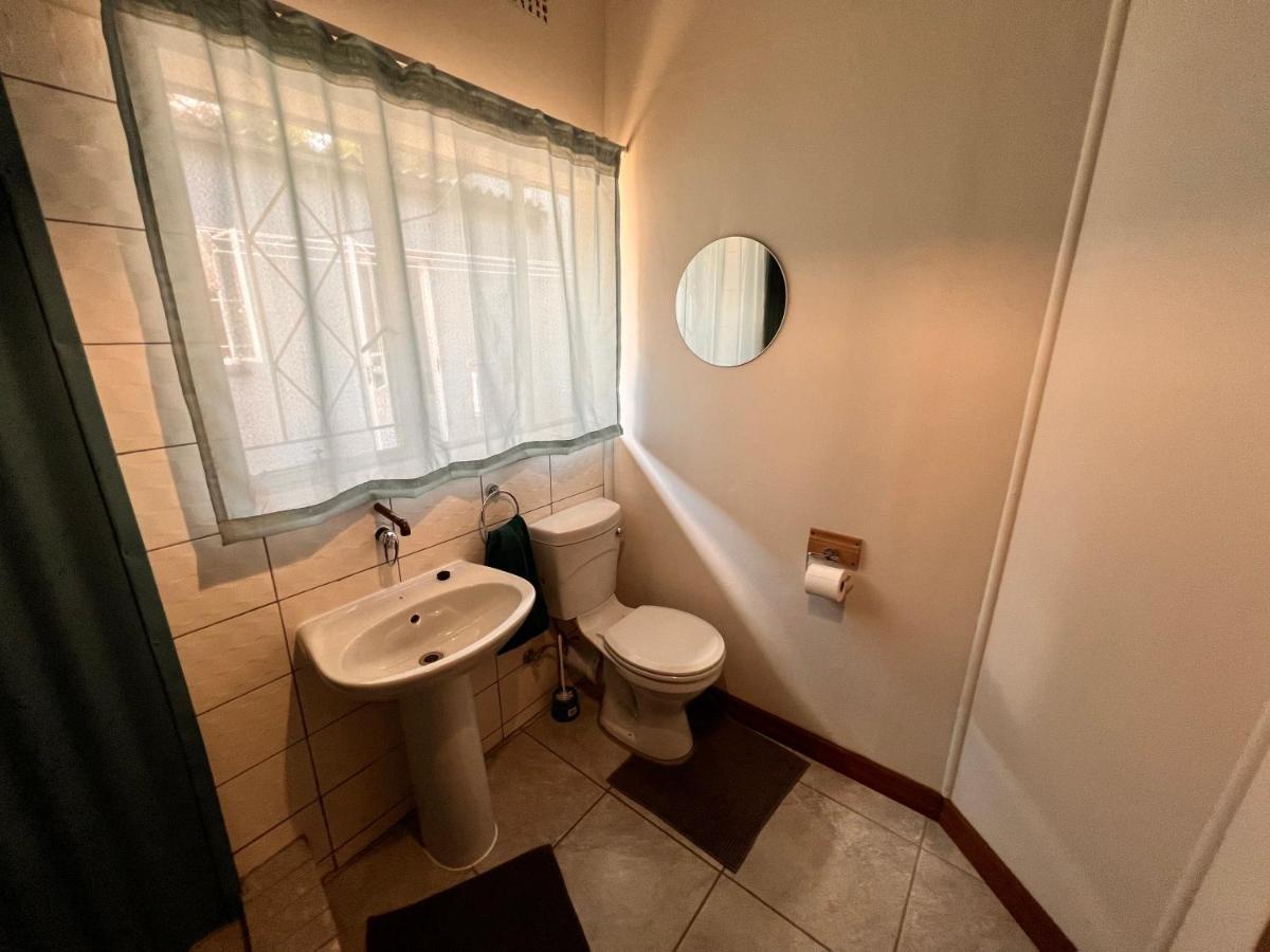 Firefly Budget Friendly Guest House Kempton Park Exterior foto