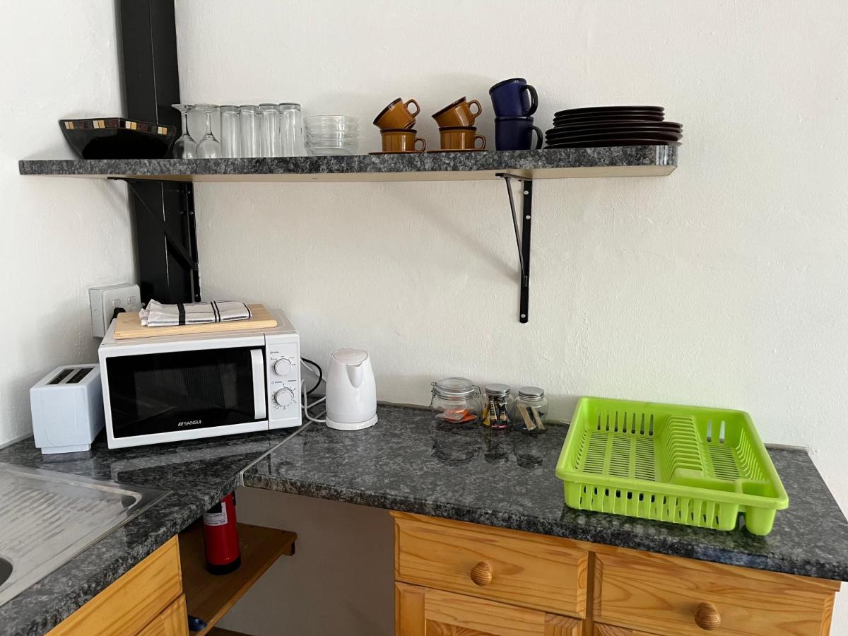 Firefly Budget Friendly Guest House Kempton Park Exterior foto